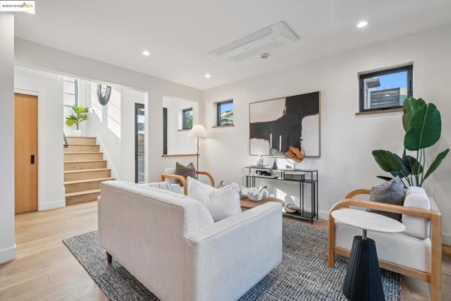 1516 Blake St, Berkeley CA: https://media.crmls.org/mediaz/2a818f56-a052-495e-a397-eb50653e9d74.jpg