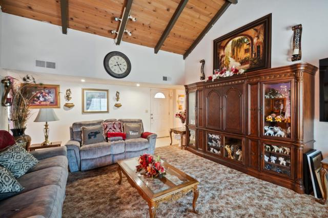 1518 Duran Circle, Salinas CA: https://media.crmls.org/mediaz/2a82102d-6001-4671-b95e-bf7e4dad43fc.jpg