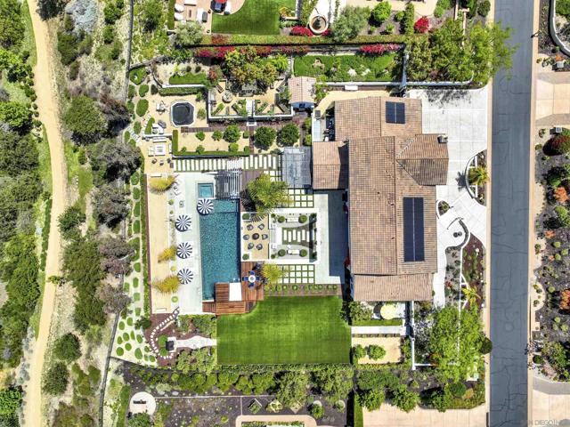 8366 The Landing Way, San Diego CA: https://media.crmls.org/mediaz/2a828032-a8ea-4558-a78c-296bea7ebe61.jpg
