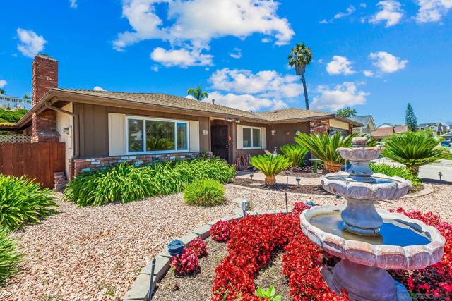 1261 La Mirada Ave, Escondido CA: https://media.crmls.org/mediaz/2a830ae3-a7e1-4f43-9eb8-8cafb120f4bd.jpg