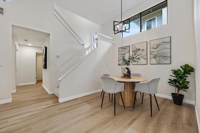 2227 Foxhill Drive, Martinez CA: https://media.crmls.org/mediaz/2a837e71-b1a5-4327-be1a-a969bb4faf7c.jpg