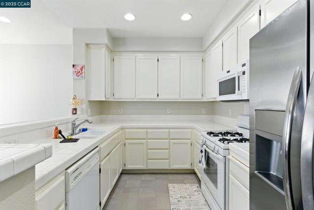 1620 Tucker Street, Oakland CA: https://media.crmls.org/mediaz/2a83c075-23a9-4e90-966c-e2beace5c4d0.jpg