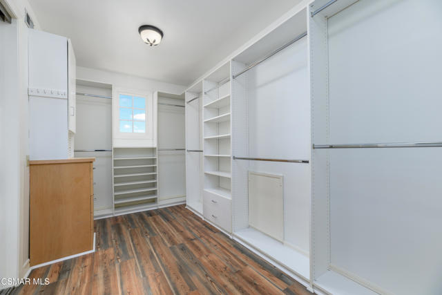 29515 Weeping Willow Drive, Agoura Hills CA: https://media.crmls.org/mediaz/2a8444b0-773b-493c-be18-e24e89d2eb07.jpg