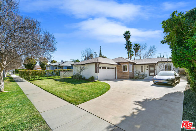 18332 FRIAR Street photo 2