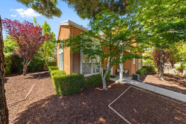 298 S Rengstorff Avenue, Mountain View CA: https://media.crmls.org/mediaz/2a84bcef-3a44-495d-b0f0-ffe4b6a300d3.jpg