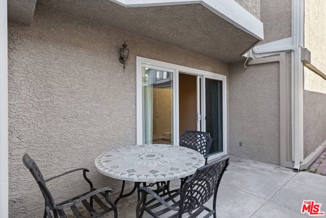 2210 Graham Avenue, Redondo Beach CA: https://media.crmls.org/mediaz/2a84ec4e-66d3-4047-a475-b4a4084bc537.jpg