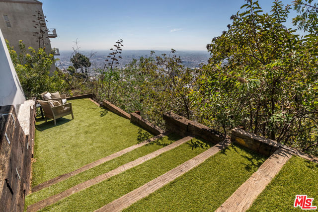 8506 Magnolia Drive, Los Angeles CA: https://media.crmls.org/mediaz/2a854267-41b2-483e-b048-081c655bc151.jpg