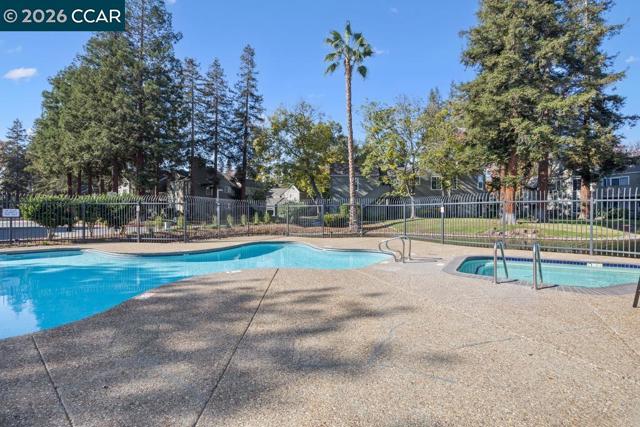 231 Sunspring Ct, Pleasant Hill CA: https://media.crmls.org/mediaz/2a8544ea-37b3-4fb9-9f23-28f7b08d44a1.jpg