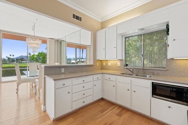 46650 Amir Drive, Palm Desert CA: https://media.crmls.org/mediaz/2a856ed9-6ee3-4b72-be84-25dab0691ae0.jpg