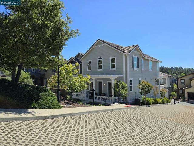 38 Citron Knoll, Orinda CA: https://media.crmls.org/mediaz/2a85979d-83d6-4e7d-9fff-68eca79100c7.jpg