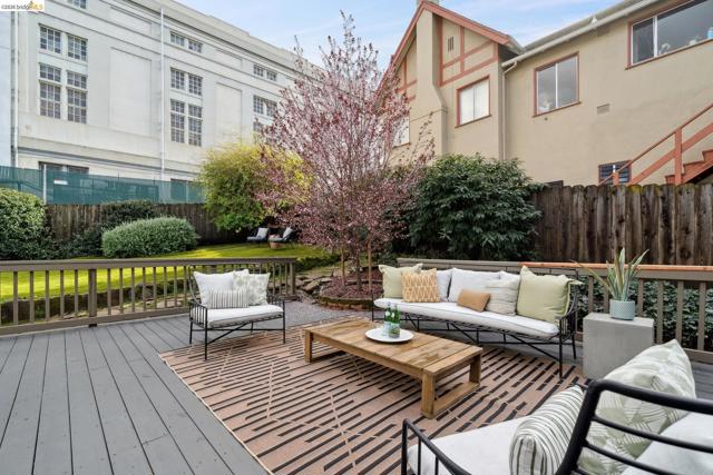 Image 39 of 46 For 741 Grosvenor Pl