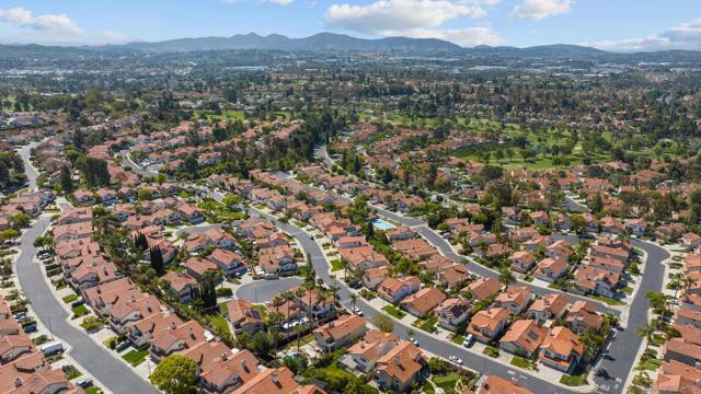 1572 Roma Dr, Vista CA: https://media.crmls.org/mediaz/2a864394-eee4-43e8-b29a-de4479eeb3ce.jpg