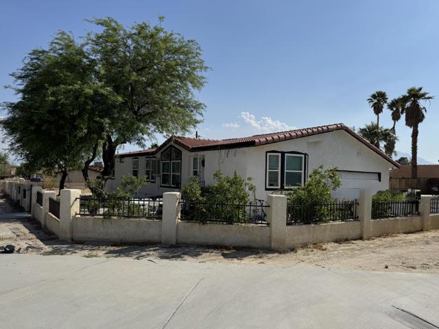 65977 Cahuilla Avenue, Desert Hot Springs CA: https://media.crmls.org/mediaz/2a86583c-91c8-4569-8670-f70234aafde4.jpg