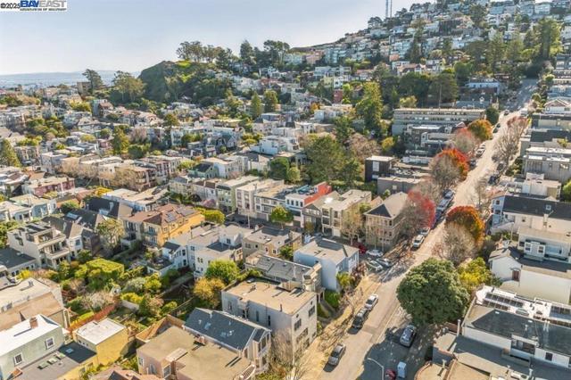 1208 Stanyan St, San Francisco CA: https://media.crmls.org/mediaz/2a86961a-72b1-40fa-8b54-4c965907886a.jpg