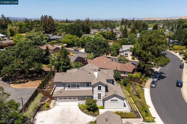 5540 Southbrook Drive, Clayton CA: https://media.crmls.org/mediaz/2a869a64-1fc4-48b9-b605-fd2973b7e359.jpg