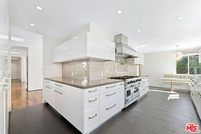 15514 CASIANO Court, Los Angeles CA: https://media.crmls.org/mediaz/2a86a149-6352-428c-9880-3ab032c2a687.jpg