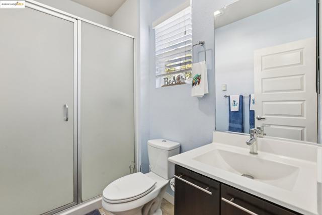 124 Clear Lake Ct, Oakley CA: https://media.crmls.org/mediaz/2a86b75a-4b03-4fed-bb47-44ca96df24e2.jpg