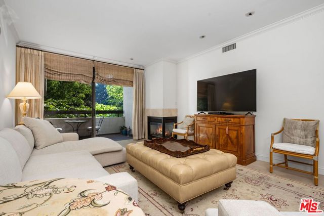 2132 Century Park Lane, Los Angeles CA: https://media.crmls.org/mediaz/2a875051-ec23-4a25-814c-fbc1871bf47d.jpg