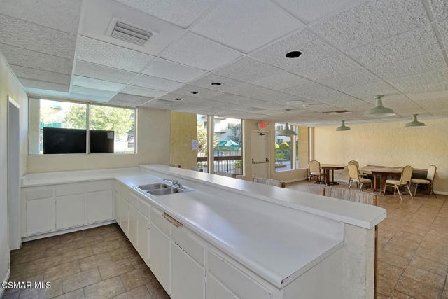 5460 White Oak Avenue, Encino CA: https://media.crmls.org/mediaz/2a878c8a-71a3-44fd-8e5a-e359e00fa5d8.jpg