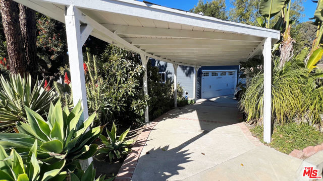 22111 Independencia Street, Woodland Hills CA: https://media.crmls.org/mediaz/2a87c5c6-b9e2-45e6-b2c3-8ab5c27ac651.jpg
