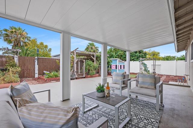 3208 Morningside Drive, Oceanside CA: https://media.crmls.org/mediaz/2a87e994-edd9-48e6-8073-eee4b9b4e6f1.jpg