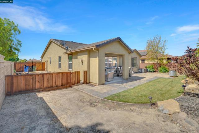 8275 Brookhaven Cir, Discovery Bay CA: https://media.crmls.org/mediaz/2a880d95-cb75-422c-b9be-f391a48c1a2a.jpg