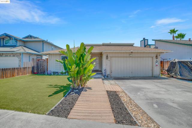 5260 Laguna Ct, Discovery Bay CA: https://media.crmls.org/mediaz/2a8868f4-a6fe-450a-b8d2-ffac293db43d.jpg