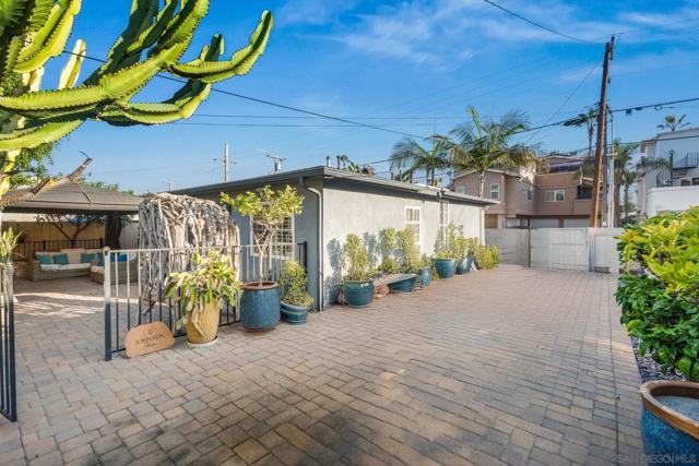 1733 Hornblend St, San Diego CA: https://media.crmls.org/mediaz/2a897473-003f-4d7d-abe0-60788e196def.jpg