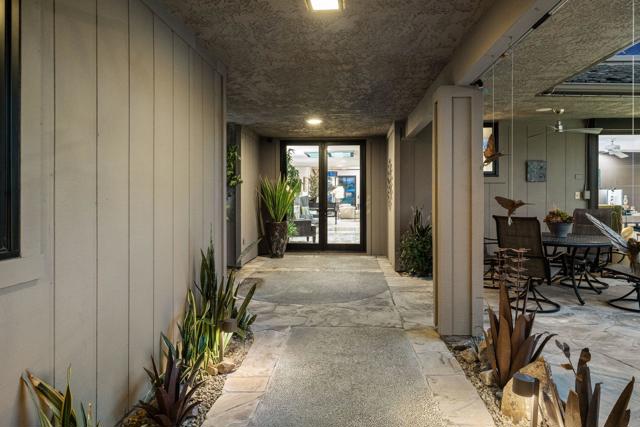4 Saint Marys Court, Rancho Mirage CA: https://media.crmls.org/mediaz/2a89b354-a136-4819-9f87-08eeeb3d6575.jpg