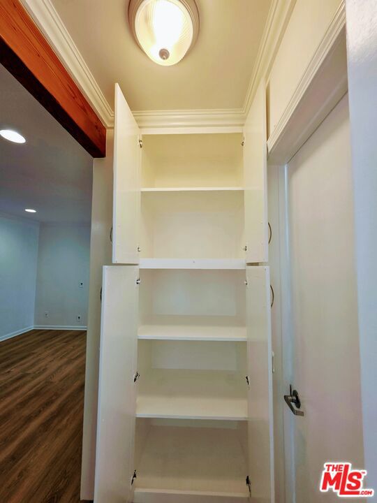 626 Broadway Street, Venice CA: https://media.crmls.org/mediaz/2a8ac0a3-9bcc-4c34-8598-017cbf970dff.jpg