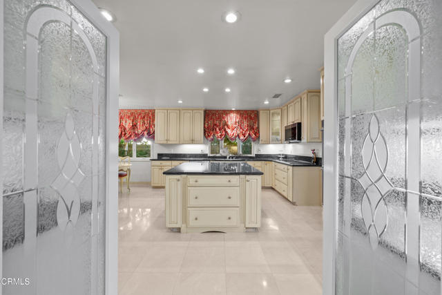 Detail Gallery Image 19 of 63 For 4240 Reyes Dr, Los Angeles,  CA 91356 - 4 Beds | 4/1 Baths