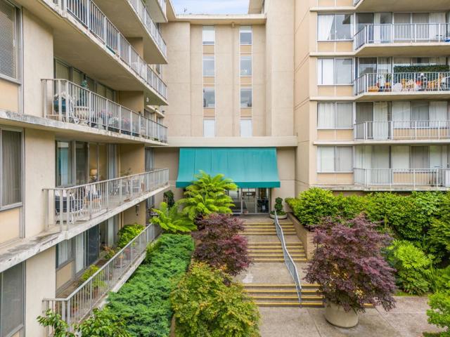 400 Davey Glen Road, Belmont CA: https://media.crmls.org/mediaz/2a8bb479-bdf1-4718-af53-a7bd0227889e.jpg