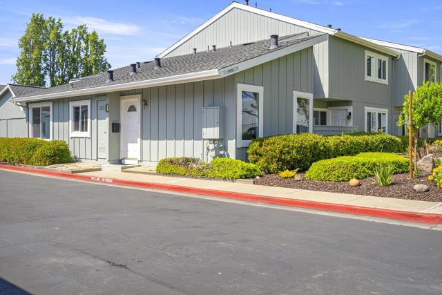 758 Pinta Lane, Foster City CA: https://media.crmls.org/mediaz/2a8bc006-c14c-4d1d-a7a3-924cb14a2061.jpg