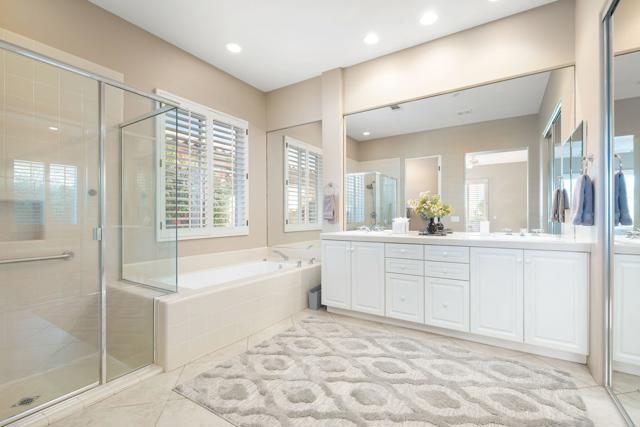 80080 Riviera, La Quinta CA: https://media.crmls.org/mediaz/2a8c04db-0eb9-4a1b-a799-33f9a20c9088.jpg
