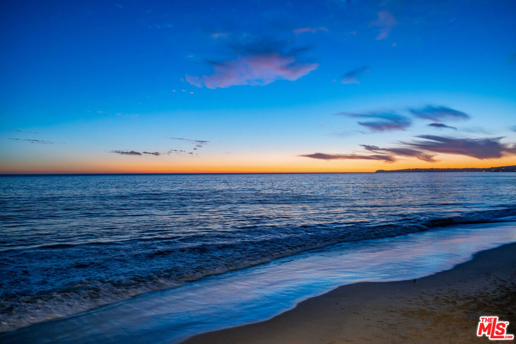 https://media.crmls.org/mediaz/2a8c1218-e437-4ee0-8e34-eac438198485.jpg?preset=X-Large