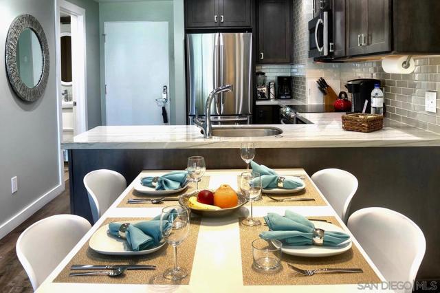 2005 Costa Del Mar Rd, Carlsbad CA: https://media.crmls.org/mediaz/2a8c81ea-ead0-4df6-98da-3939a33df159.jpg