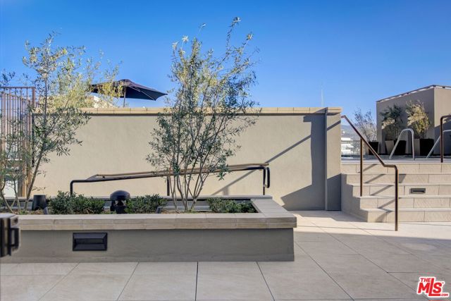 1645 N Vine Street, Los Angeles CA: https://media.crmls.org/mediaz/2a8c9a39-bf26-4ec3-bd57-bb94035c7e20.jpg