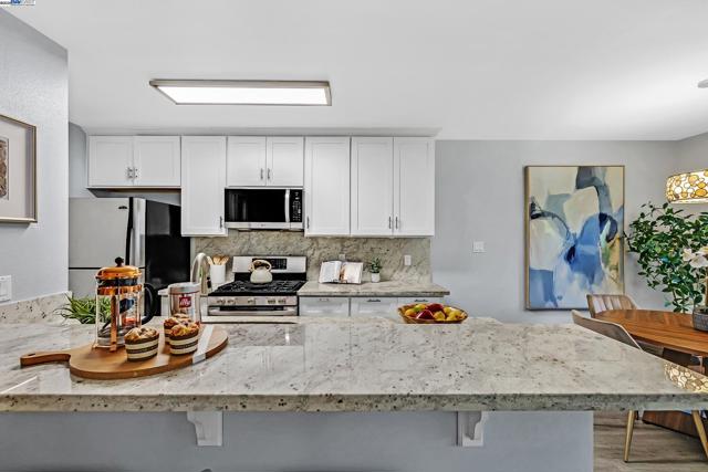 2207 Segundo Ct, Pleasanton CA: https://media.crmls.org/mediaz/2a8cda93-6cc3-4e35-a216-6f8a369ba60f.jpg