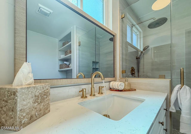 166 Sandberg Street, Thousand Oaks CA: https://media.crmls.org/mediaz/2a8d351d-a0b3-4c0b-bd3d-af071b2ca401.jpg