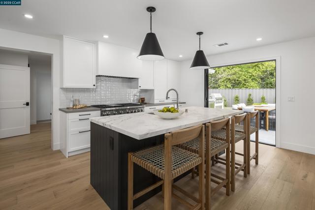 181 Lombardy Lane, Orinda CA: https://media.crmls.org/mediaz/2a8da4a1-99c3-4f73-bfba-1cc7dd0211aa.jpg