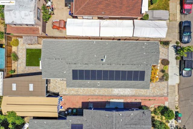 3671 38th Ave, Oakland CA: https://media.crmls.org/mediaz/2a8e1e25-9260-4a1f-8af6-cdb76f4277b0.jpg
