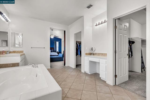 3627 Otter Brook Loop, Discovery Bay CA: https://media.crmls.org/mediaz/2a8eaa0b-f4c2-4a4b-9a3f-79b9511cf369.jpg