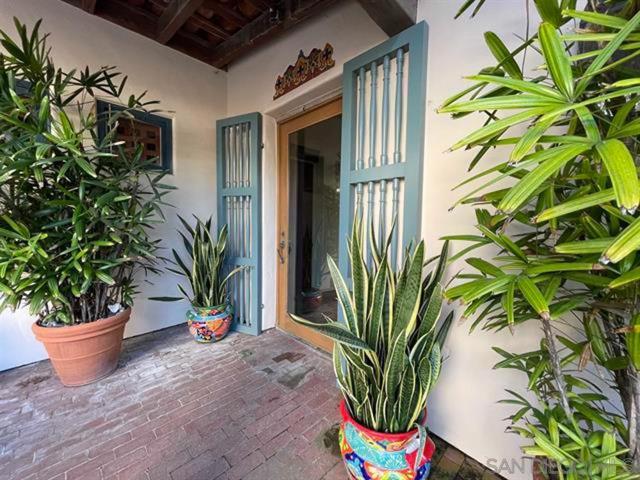 631 Loring, San Diego CA: https://media.crmls.org/mediaz/2a8ede3e-db23-431a-98db-4221714c5c63.jpg