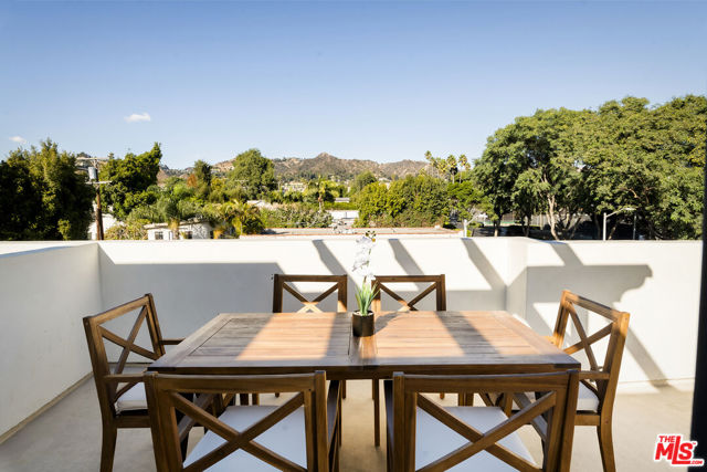 1203 N Vista Street, West Hollywood CA: https://media.crmls.org/mediaz/2a8f6a00-9bb6-4bd4-bcf6-4dc301d767fc.jpg