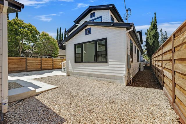 35 Arch Street, Redwood City CA: https://media.crmls.org/mediaz/2a8fecdb-47f9-4c99-9988-f3cbd1d836be.jpg