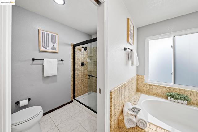 Image 31 of 60 For 921 Rock Canyon Cir