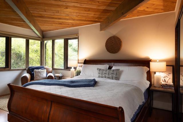 25275 Arriba Del Mundo, Carmel CA: https://media.crmls.org/mediaz/2a902392-9cdf-46d8-a0ef-f8813c74550e.jpg