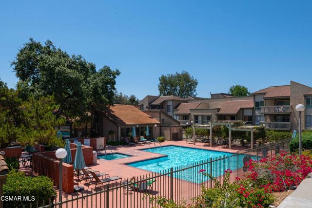 460 Arbor Lane Court, Thousand Oaks CA: https://media.crmls.org/mediaz/2a90cf7c-c53e-4149-a997-9408b2151b26.jpg