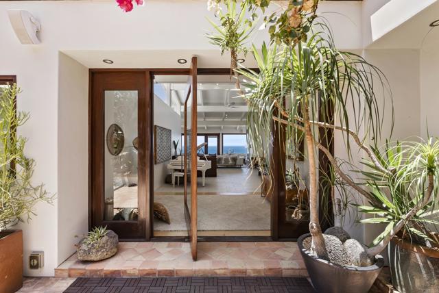 Detail Gallery Image 2 of 31 For 1370 Neptune Ave, Encinitas,  CA 92024 - 4 Beds | 4/1 Baths