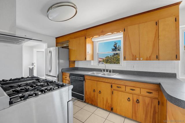 2530 Pruett Dr, Vista CA: https://media.crmls.org/mediaz/2a90dbc6-8c26-45d0-b574-ea09a7069e05.jpg